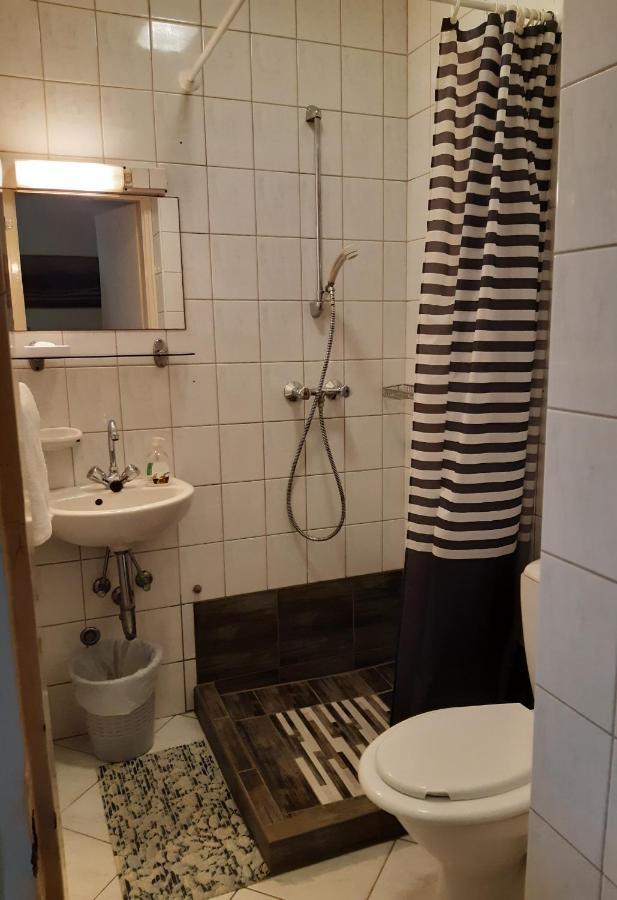 Hotel Berg Toboz Panzió Pécs Zewnętrze zdjęcie