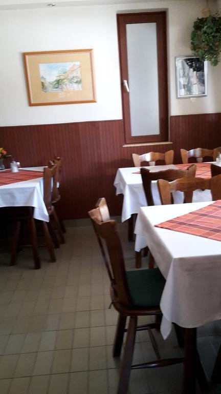 Hotel Berg Toboz Panzió Pécs Zewnętrze zdjęcie